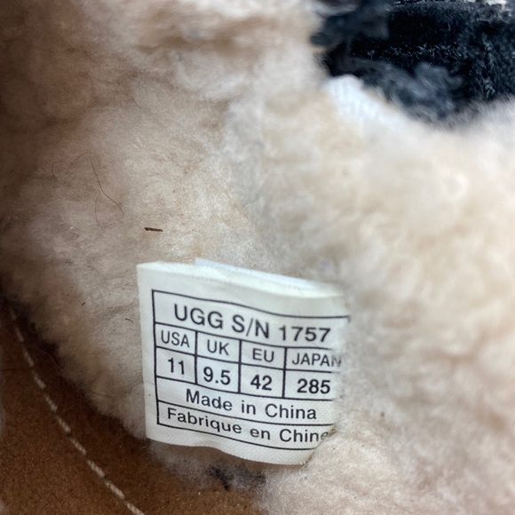 UGG suede slippers size 11 - Picture 7 of 9